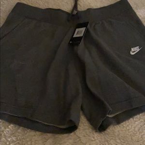 Women’s Nike shorts new 2xl